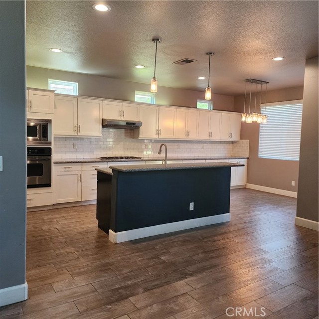 Detail Gallery Image 10 of 53 For 4479 N Emerald Peak Dr, Clovis,  CA 93619 - 4 Beds | 3 Baths