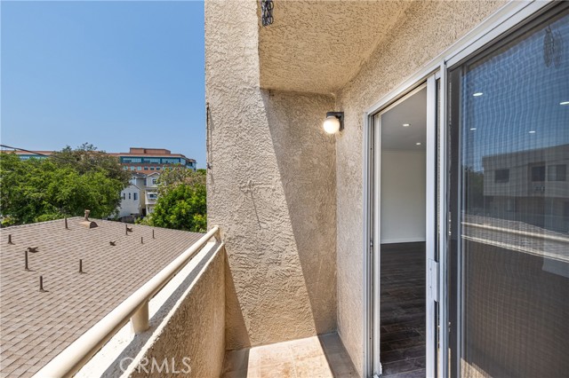 Detail Gallery Image 6 of 24 For 2310 N Fairview St #208,  Burbank,  CA 91504 - 2 Beds | 3 Baths
