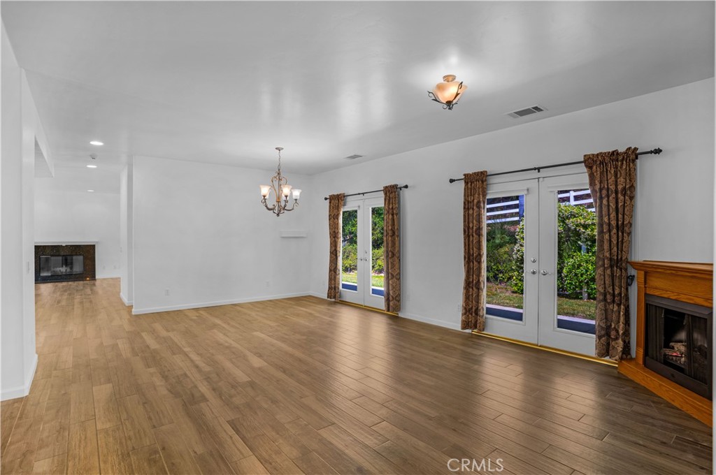 https://media.crmls.org/medias/fd8efad2-c05d-4b7d-8faa-2d37475b697e.jpg?preset=X-Large