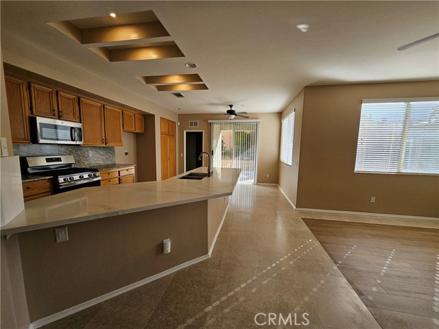 Detail Gallery Image 9 of 28 For 4120 Forest Highlands Cir, Corona,  CA 92883 - 4 Beds | 3 Baths