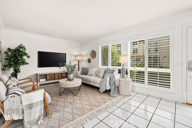 Detail Gallery Image 5 of 42 For 9736 Monte Carlo Cir, Huntington Beach,  CA 92646 - 4 Beds | 2/1 Baths