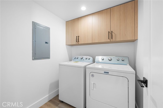 Detail Gallery Image 11 of 14 For 14525 Weddington St, Sherman Oaks,  CA 91411 - 4 Beds | 4/1 Baths