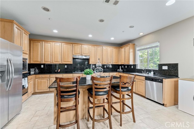 Detail Gallery Image 8 of 42 For 15601 N Peak Ln, Fontana,  CA 92336 - 4 Beds | 3 Baths