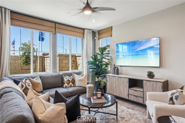 Detail Gallery Image 5 of 24 For 6341 Sierra Vista Ln, Fontana,  CA 92336 - 4 Beds | 2/1 Baths