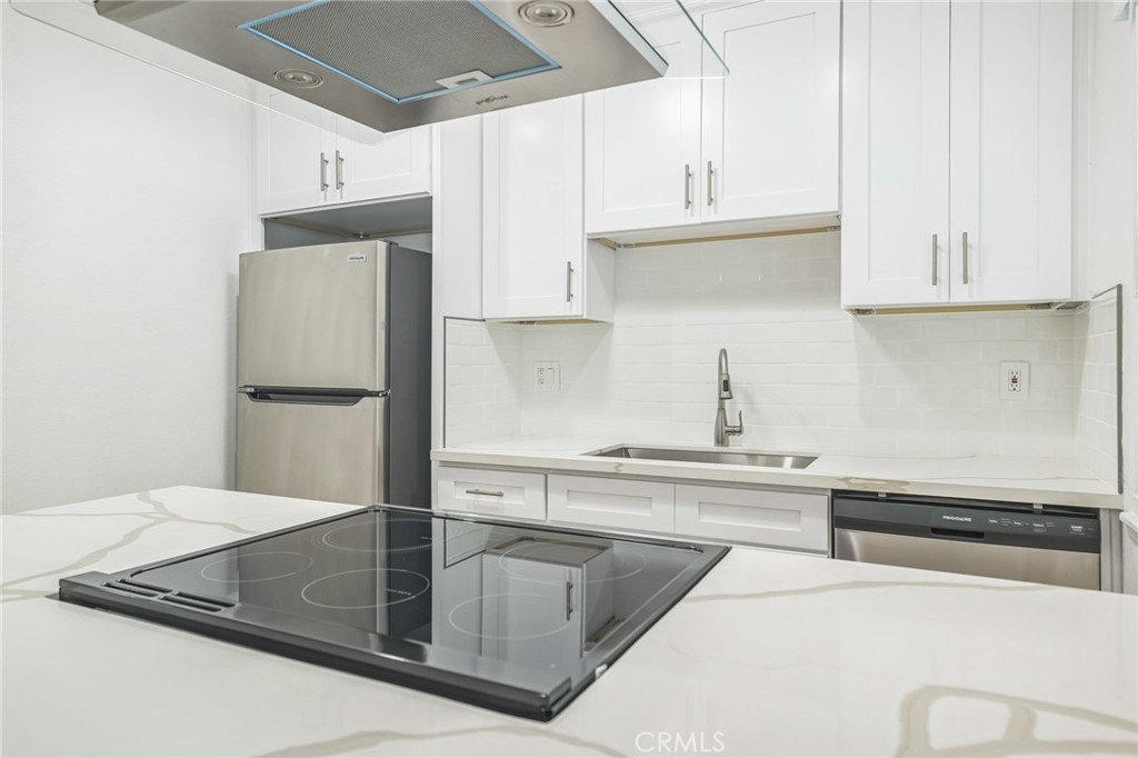 MLS #OC25100801 img 15