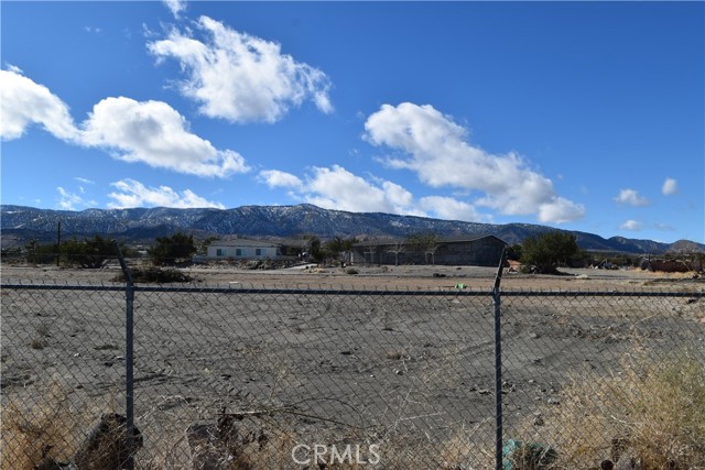 9980 Pionero Road, Phelan, California 92371, ,Commercial Lease,For Rent,9980 Pionero Road,CRIV25069943