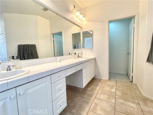 Detail Gallery Image 10 of 25 For 2371 Moonridge Cir, Corona,  CA 92879 - 5 Beds | 2/1 Baths