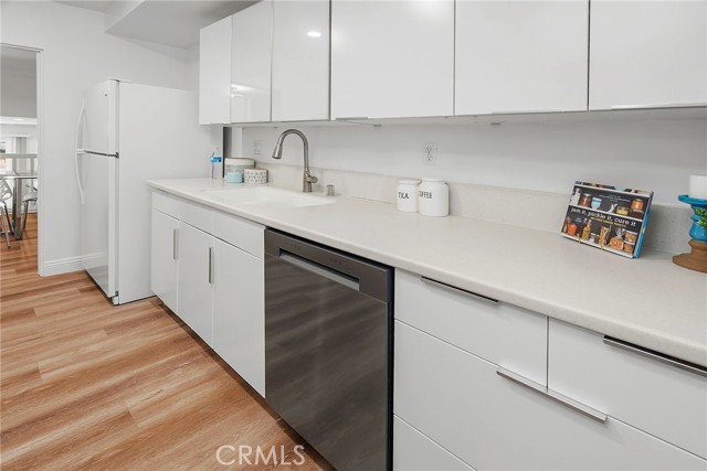 Image 10 of 34 For 4738 La Villa Marina  H