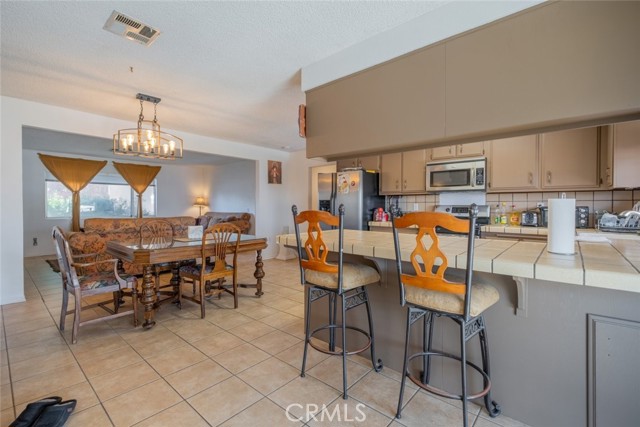 5111 W Avenue M2, Lancaster CA: https://media.crmls.org/medias/fd9325ea-013c-42ea-be11-5a70bc3fbdef.jpg