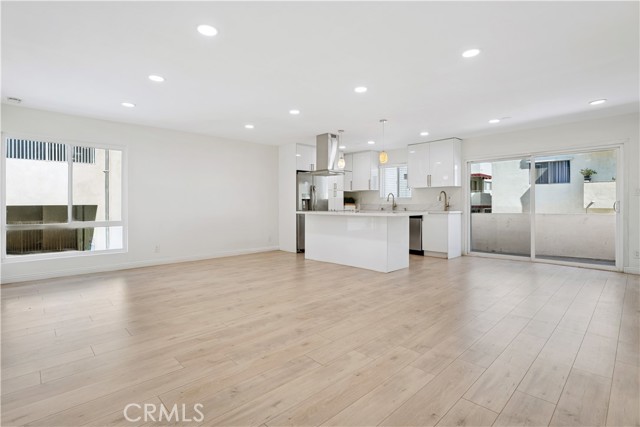 Detail Gallery Image 3 of 35 For 5330 Zelzah Ave #7,  Encino,  CA 91316 - 2 Beds | 2 Baths