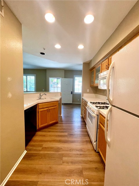 Detail Gallery Image 8 of 27 For 16 Mission Ct, Lake Forest,  CA 92610 - 2 Beds | 2/1 Baths