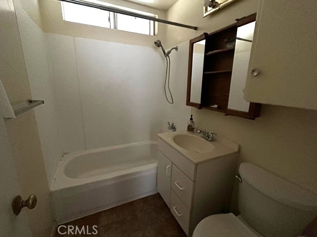 Full Bath in One Bedroom House