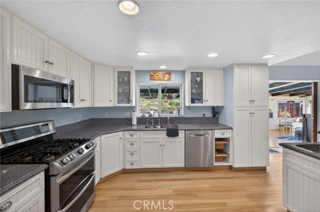 Detail Gallery Image 25 of 69 For 1528 York Dr, Vista,  CA 92084 - 3 Beds | 2 Baths