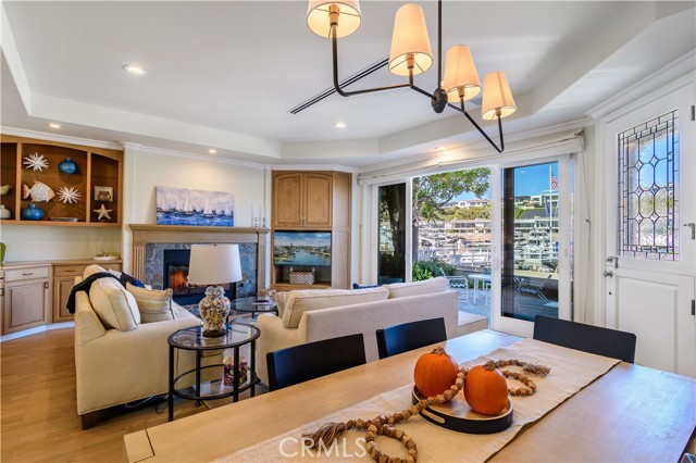 Detail Gallery Image 6 of 28 For 331 E Bay Front, Newport Beach,  CA 92662 - 3 Beds | 3 Baths