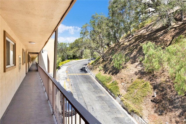 Detail Gallery Image 27 of 31 For 1935 Alpha Rd #112,  Glendale,  CA 91208 - 3 Beds | 2 Baths