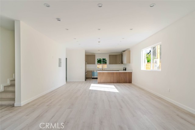 Detail Gallery Image 5 of 28 For 17426 Roscoe Bld, Northridge,  CA 91325 - 3 Beds | 2/1 Baths