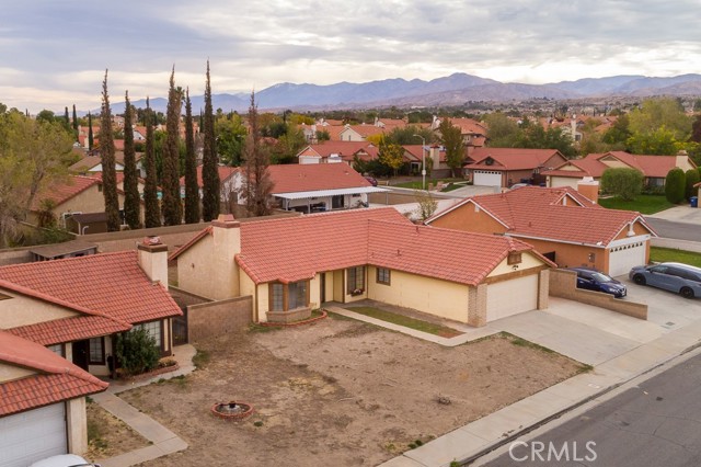 Detail Gallery Image 3 of 23 For 37012 Calle Bonita, Palmdale,  CA 93550 - 4 Beds | 2 Baths