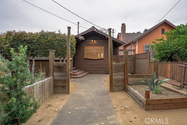 Detail Gallery Image 1 of 28 For 1243 Yosemite Dr, Los Angeles,  CA 90041 - 2 Beds | 1 Baths