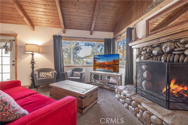 Detail Gallery Image 5 of 28 For 41063 Pennsylvania, Big Bear Lake,  CA 92315 - 2 Beds | 1 Baths