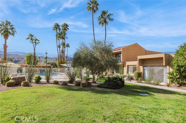 Detail Gallery Image 2 of 28 For 5798 Los Coyotes, Palm Springs,  CA 92264 - 2 Beds | 2 Baths