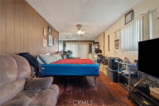 Detail Gallery Image 3 of 9 For 1701 N Paulsen, Compton,  CA 90222 - 4 Beds | 2 Baths