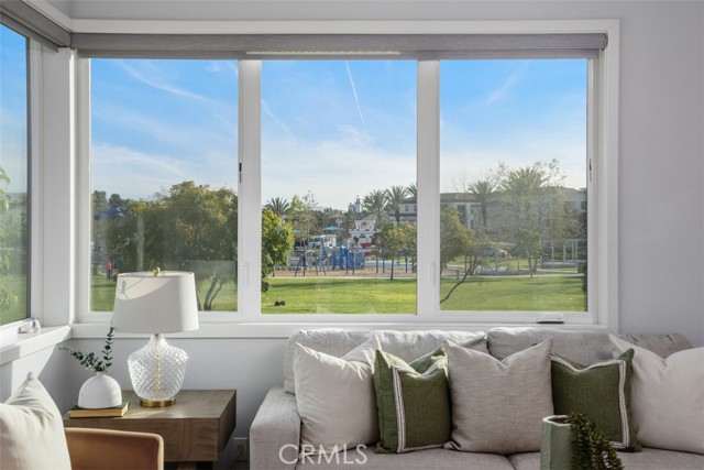 Detail Gallery Image 14 of 40 For 430 Transport, Tustin,  CA 92782 - 4 Beds | 3/1 Baths