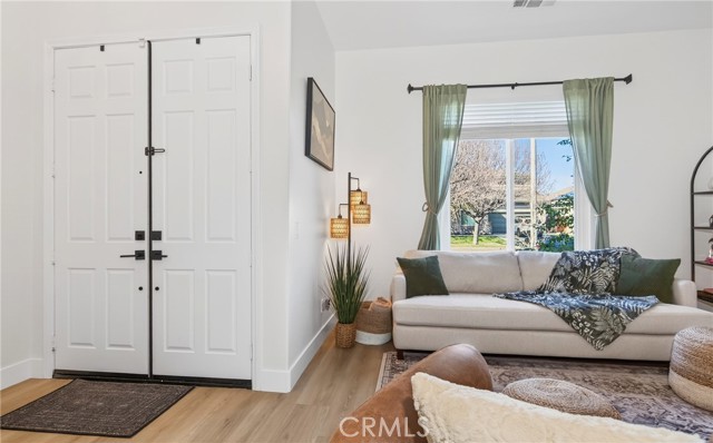 Detail Gallery Image 4 of 31 For 34215 Pinehurst, Yucaipa,  CA 92399 - 4 Beds | 2/1 Baths