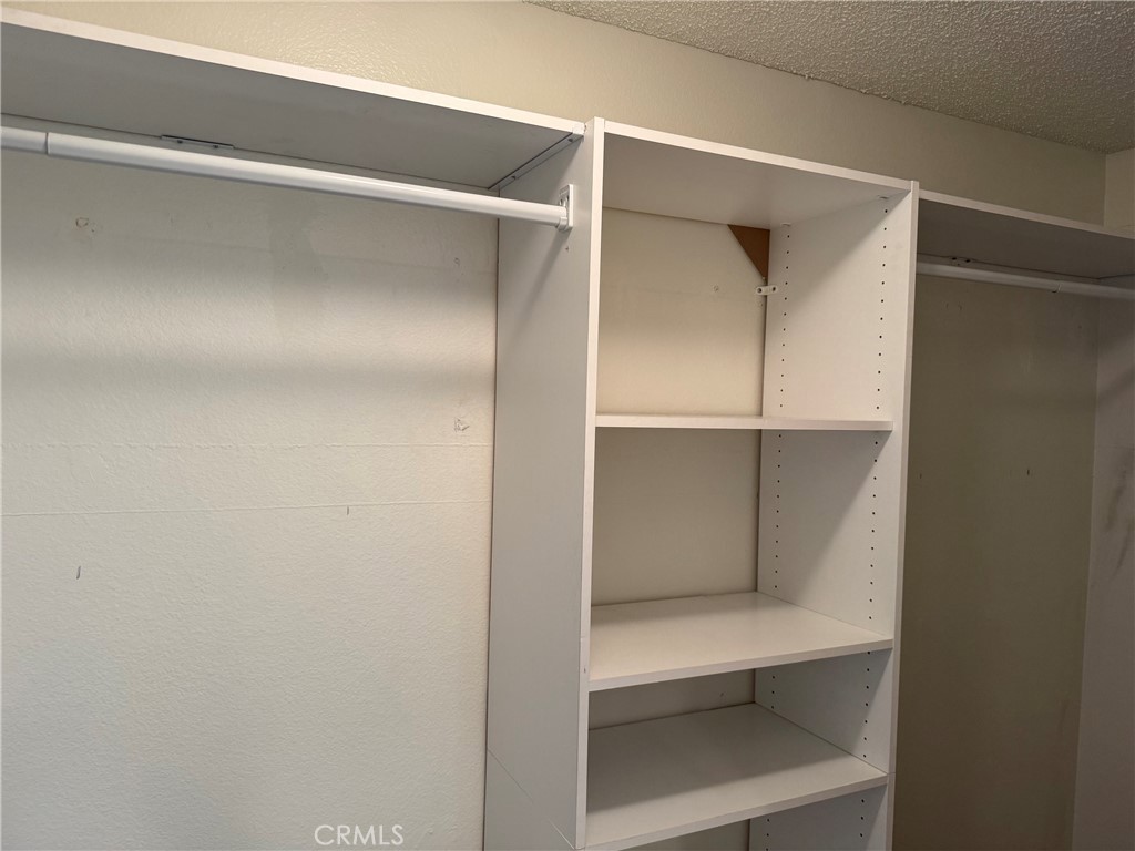 https://media.crmls.org/medias/fd9f2d19-1915-4097-8c65-80daee1c3908.jpg?preset=X-Large