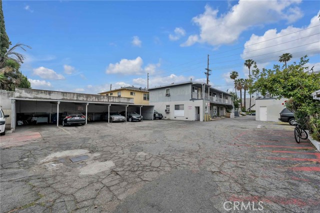 6862 Hazeltine Avenue, Van Nuys CA: https://media.crmls.org/medias/fd9f557f-a680-4531-a97e-b0027b509810.jpg