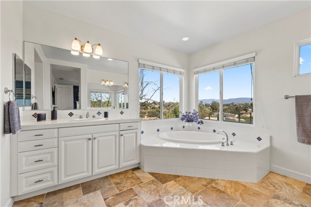 Detail Gallery Image 30 of 66 For 380 Highland Oaks Ct, Fallbrook,  CA 92028 - 5 Beds | 4/1 Baths