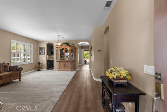 30444 Hidden Valley Court, Castaic CA: https://media.crmls.org/medias/fda0a931-8dd5-4082-aaed-126b9bab1a64.jpg