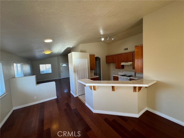 Detail Gallery Image 7 of 22 For 12620 White Fir Way, Victorville,  CA 92392 - 4 Beds | 2 Baths