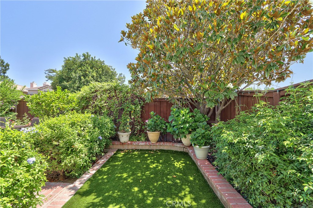 https://media.crmls.org/medias/fda15b19-c90c-4032-886d-dcef5be53938.jpg?preset=X-Large