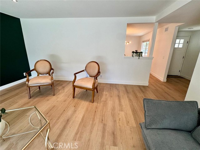 1502 W Hemlock Way, Santa Ana CA: https://media.crmls.org/medias/fda1b121-af34-4f54-a432-d88b59e63bd1.jpg