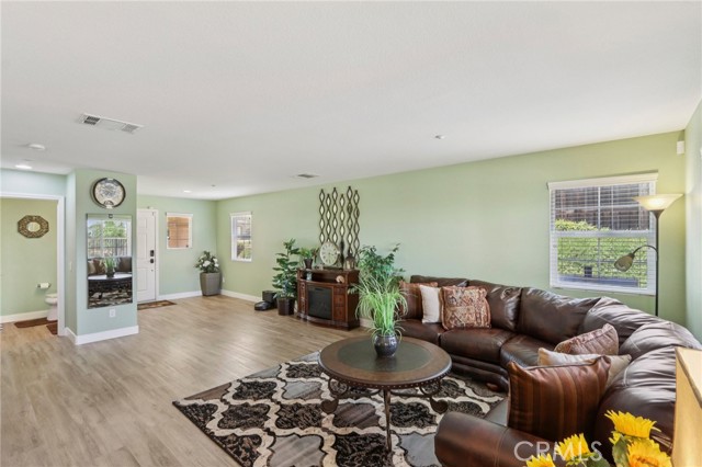 Detail Gallery Image 5 of 31 For 18418 Whitewater, Riverside,  CA 92508 - 4 Beds | 2/1 Baths