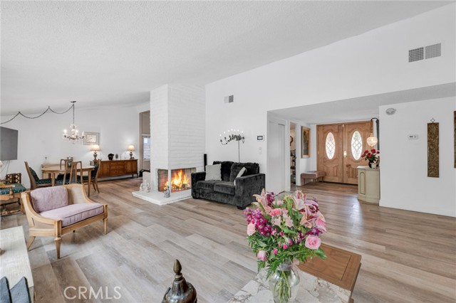 5643 Rawlings Avenue photo 2