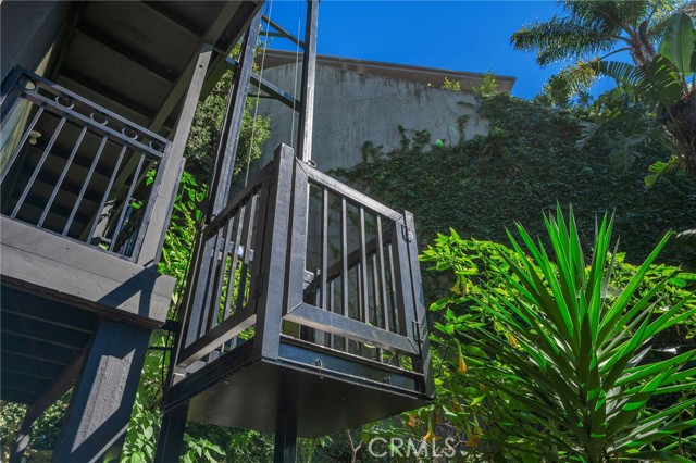 Detail Gallery Image 13 of 41 For 1782 Viewmont Dr, Los Angeles,  CA 90069 - 3 Beds | 4/1 Baths
