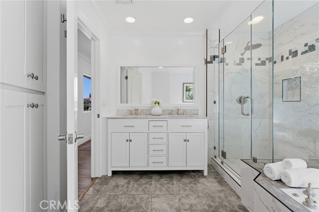 Detail Gallery Image 18 of 34 For 3831 Saint Johnswood Dr, Woodland Hills,  CA 91364 - 5 Beds | 3/1 Baths