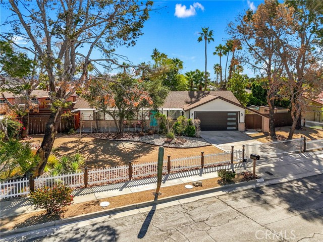 2200 N Carillo Road, Palm Springs CA: https://media.crmls.org/medias/fda38f16-05c3-437f-abd2-a2c63f3ea846.jpg