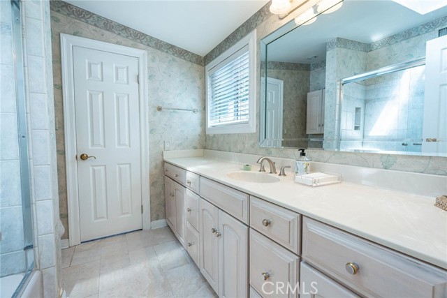 24208 Heritage Lane, Newhall CA: https://media.crmls.org/medias/fda3d0f4-54d2-4a6f-b93b-983a84f33be1.jpg
