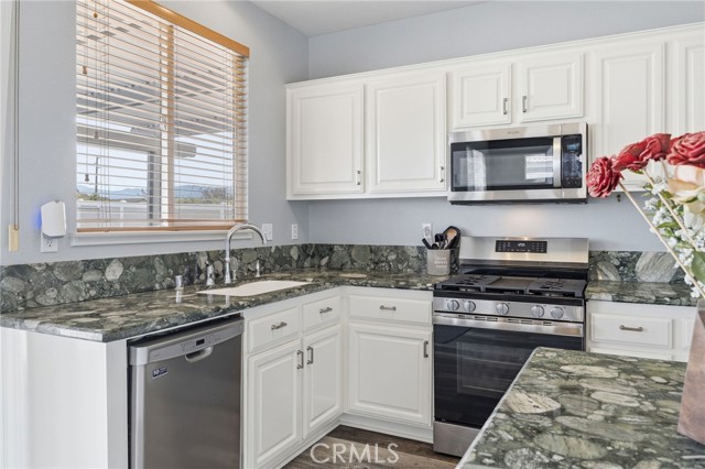 Detail Gallery Image 8 of 41 For 963 Cornerstone Way, Corona,  CA 92878 - 4 Beds | 3 Baths