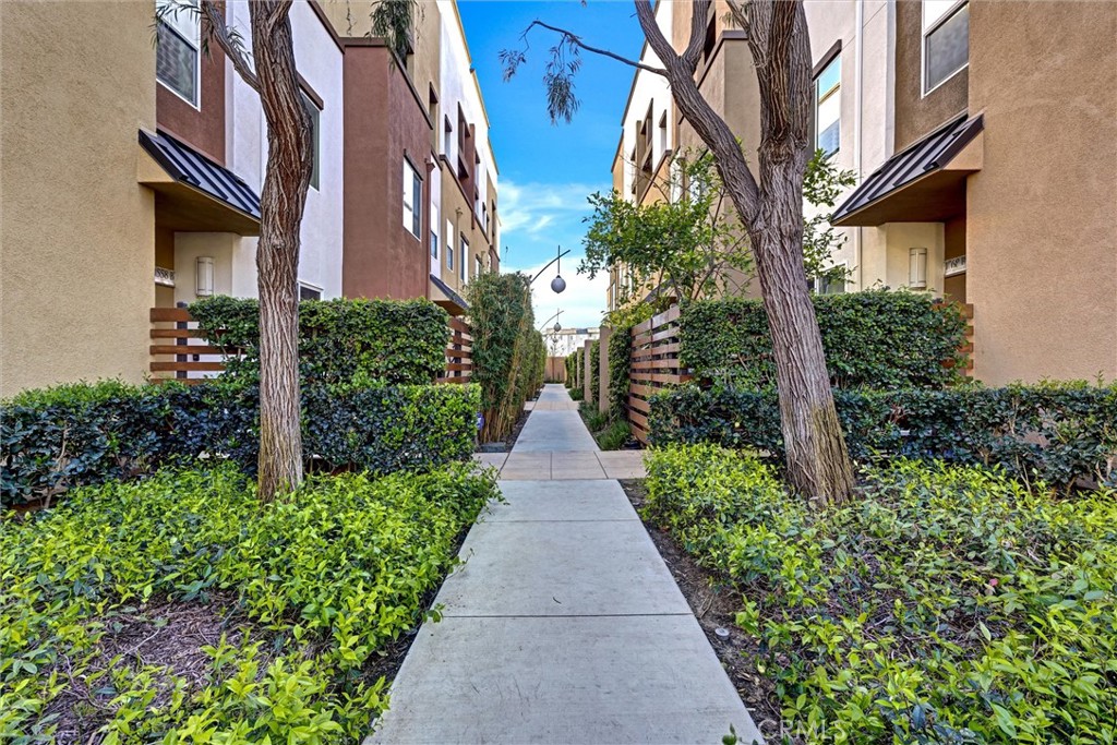 1568 W Artesia Square #E