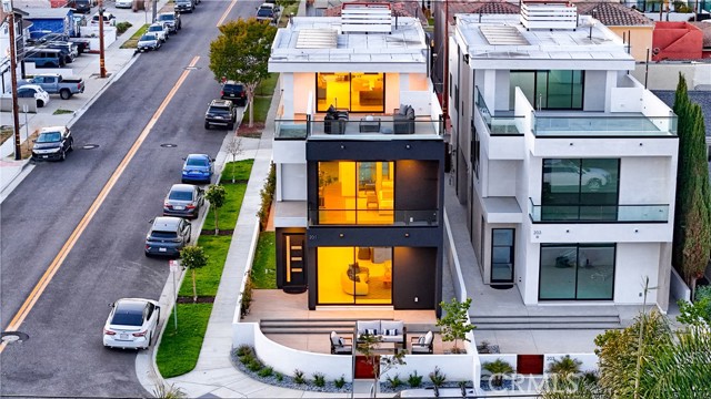 203 indianapolis Avenue, Huntington Beach CA: https://media.crmls.org/medias/fda6519a-5116-4f08-9504-a72a6318f6c9.jpg