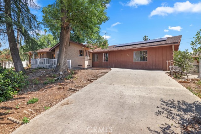 120 Franklin Avenue, Redlands CA: https://media.crmls.org/medias/fda664f4-2ee3-453a-8bb3-09652e332b79.jpg