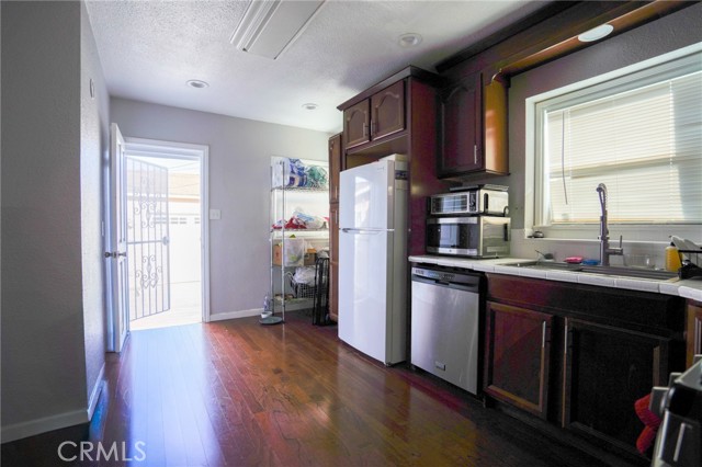 Detail Gallery Image 37 of 48 For 404 Poinsettia, Compton,  CA 90221 - 3 Beds | 2 Baths