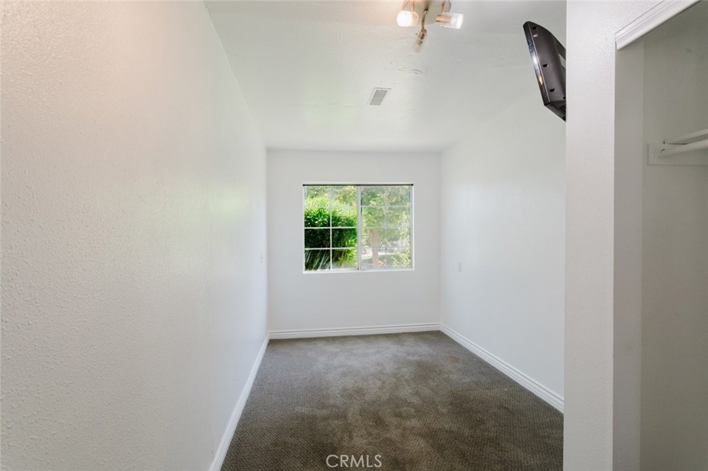 https://media.crmls.org/medias/fda6e6b6-0fea-42d4-b60f-38f2ae9d2d74.jpg?preset=X-Large
