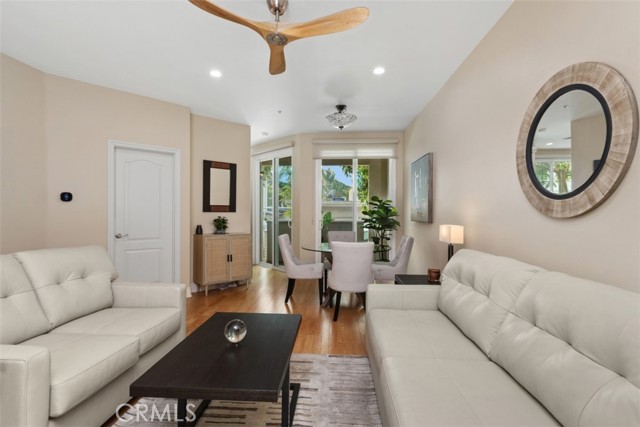 Detail Gallery Image 6 of 23 For 2101 E 15th St #7,  Newport Beach,  CA 92663 - 2 Beds | 1/1 Baths
