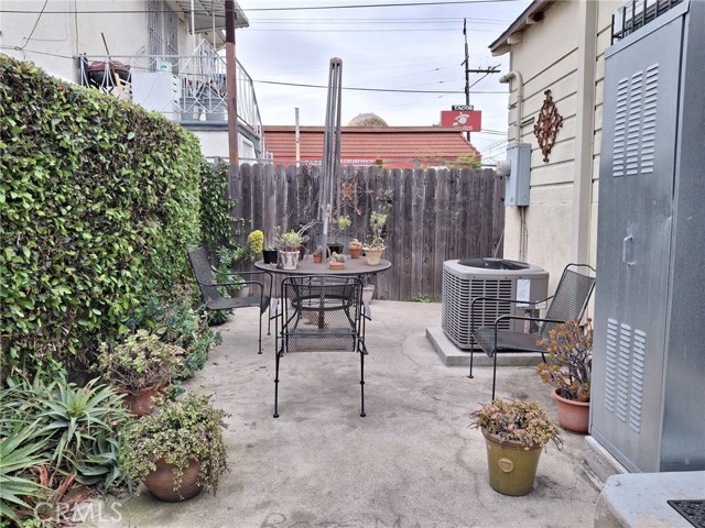 Detail Gallery Image 19 of 20 For 1346 W Century, Los Angeles,  CA 90044 - 2 Beds | 1 Baths