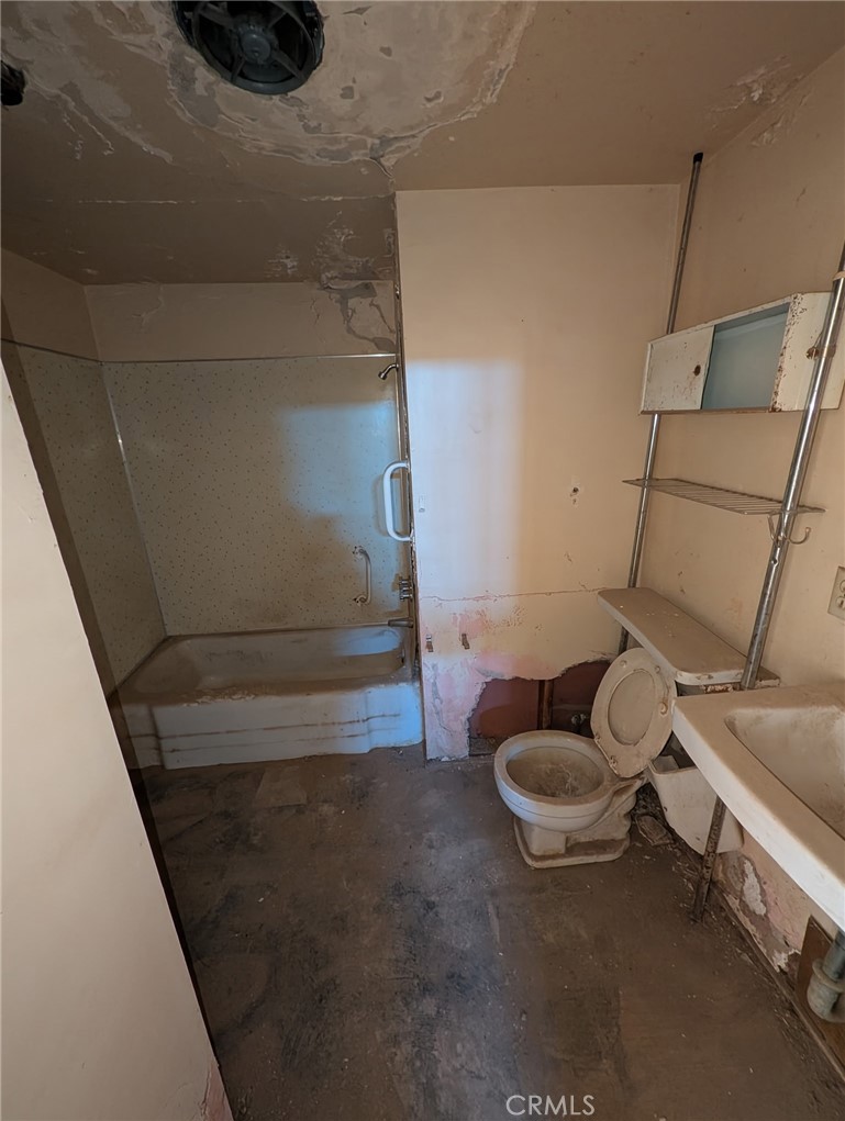 https://media.crmls.org/medias/fda8125e-6a3b-43e2-8028-7263759ca9a1.jpg?preset=X-Large