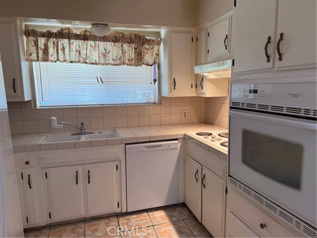 Detail Gallery Image 3 of 12 For 1445 Brookdale, Merced,  CA 95340 - 3 Beds | 2 Baths